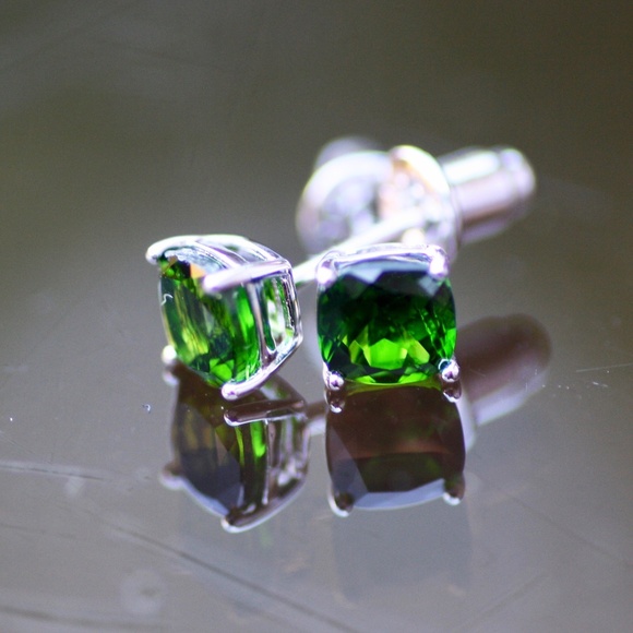 Handmade 5mm Natural Chrome Diopside Stud Earrings Sterling Silver 925 - Picture 8 of 8